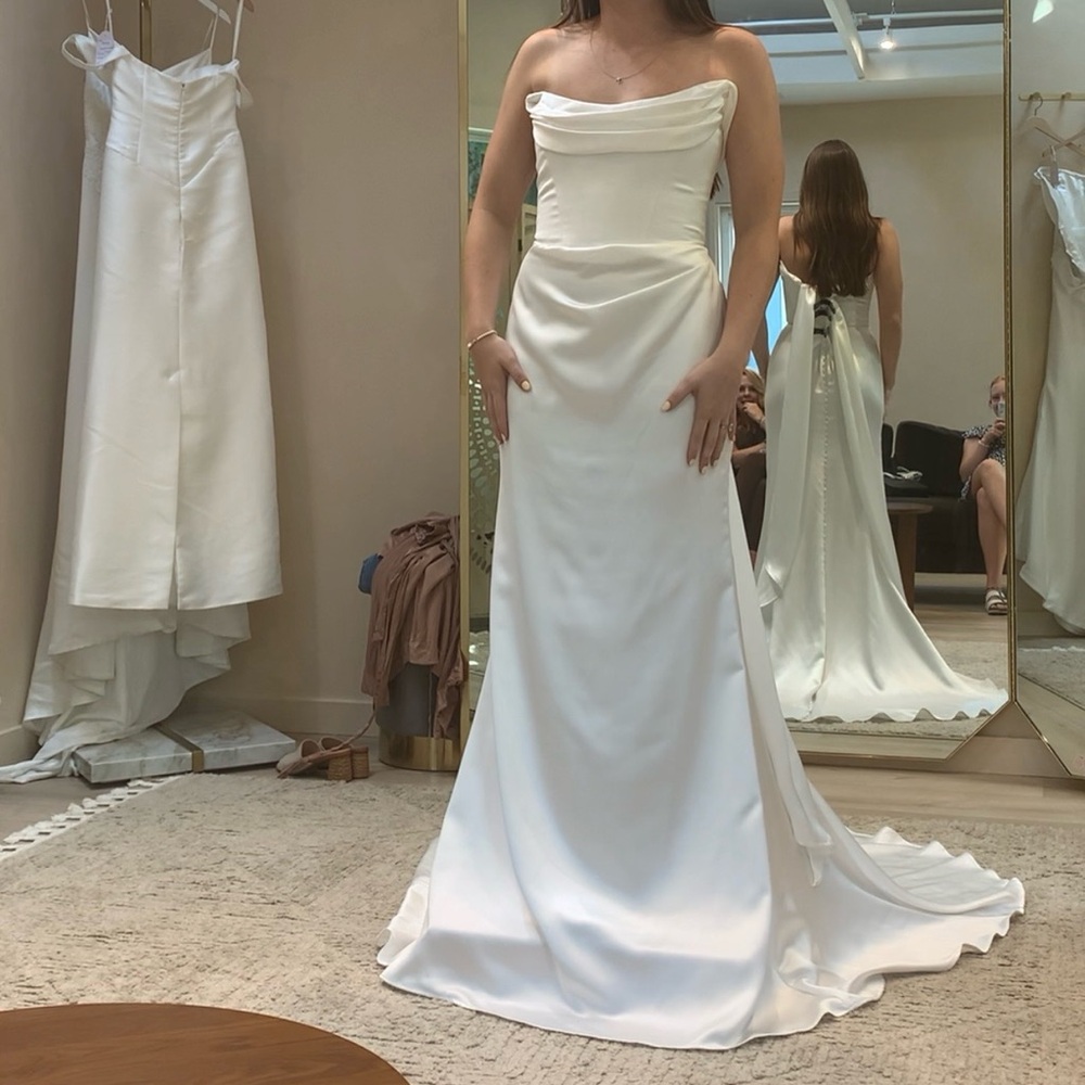 Ava Renhue Wedding Dress - Picture 9 of 9